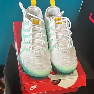 Nike Kids White and Mint Sneakers